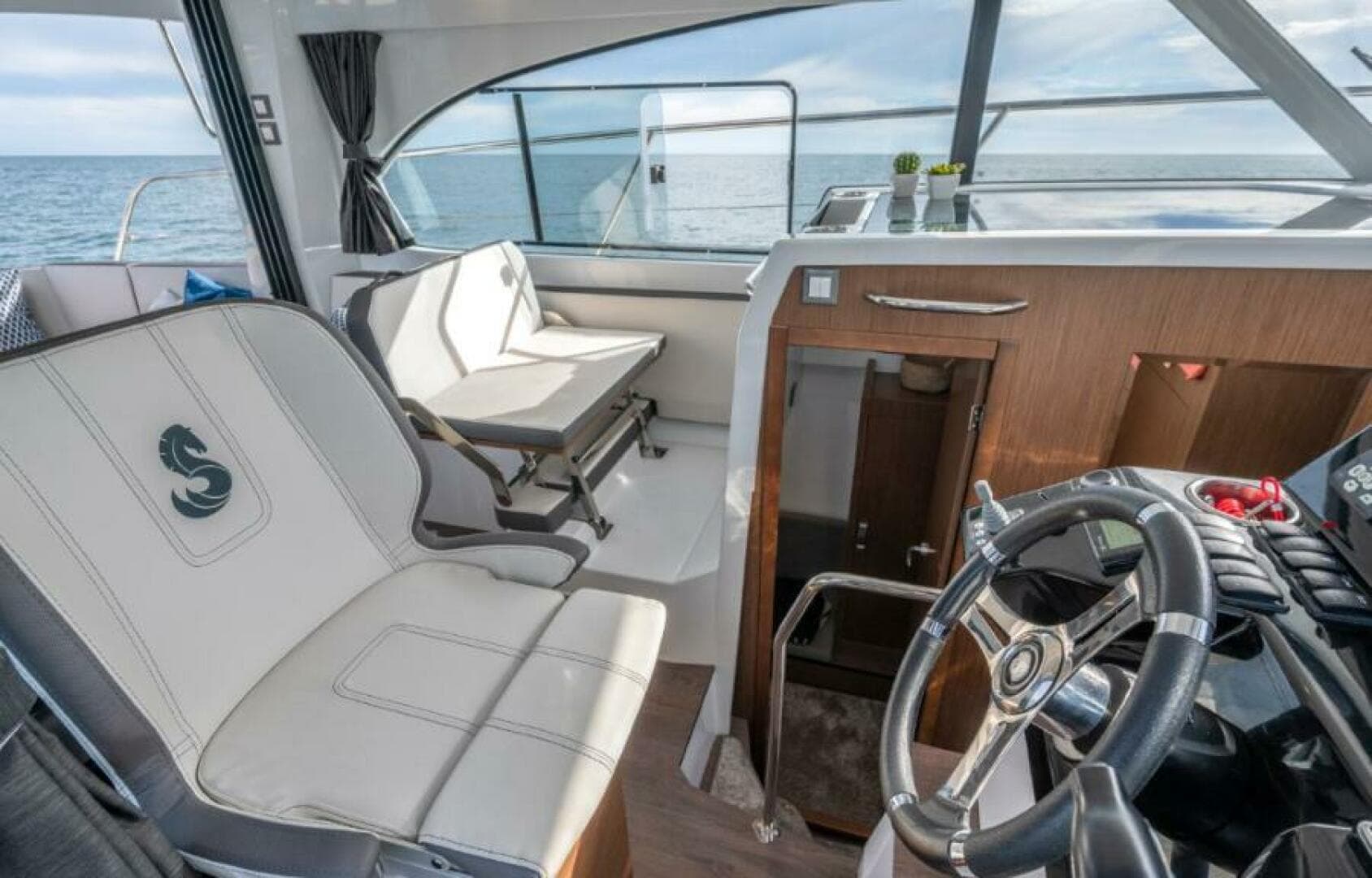2026 Beneteau Antares 11