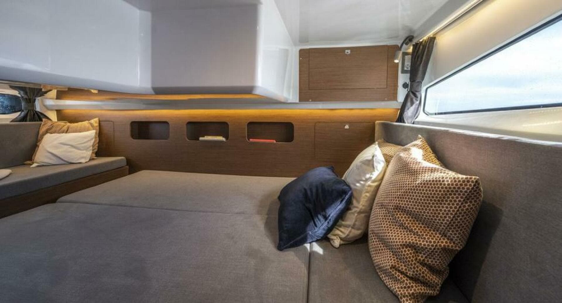 2026 Beneteau Antares 11