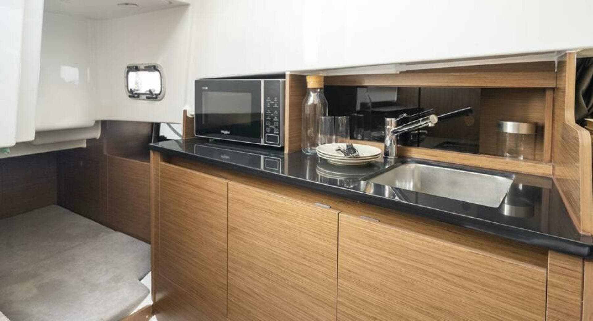 2025 Beneteau Flyer 9 SunDeck