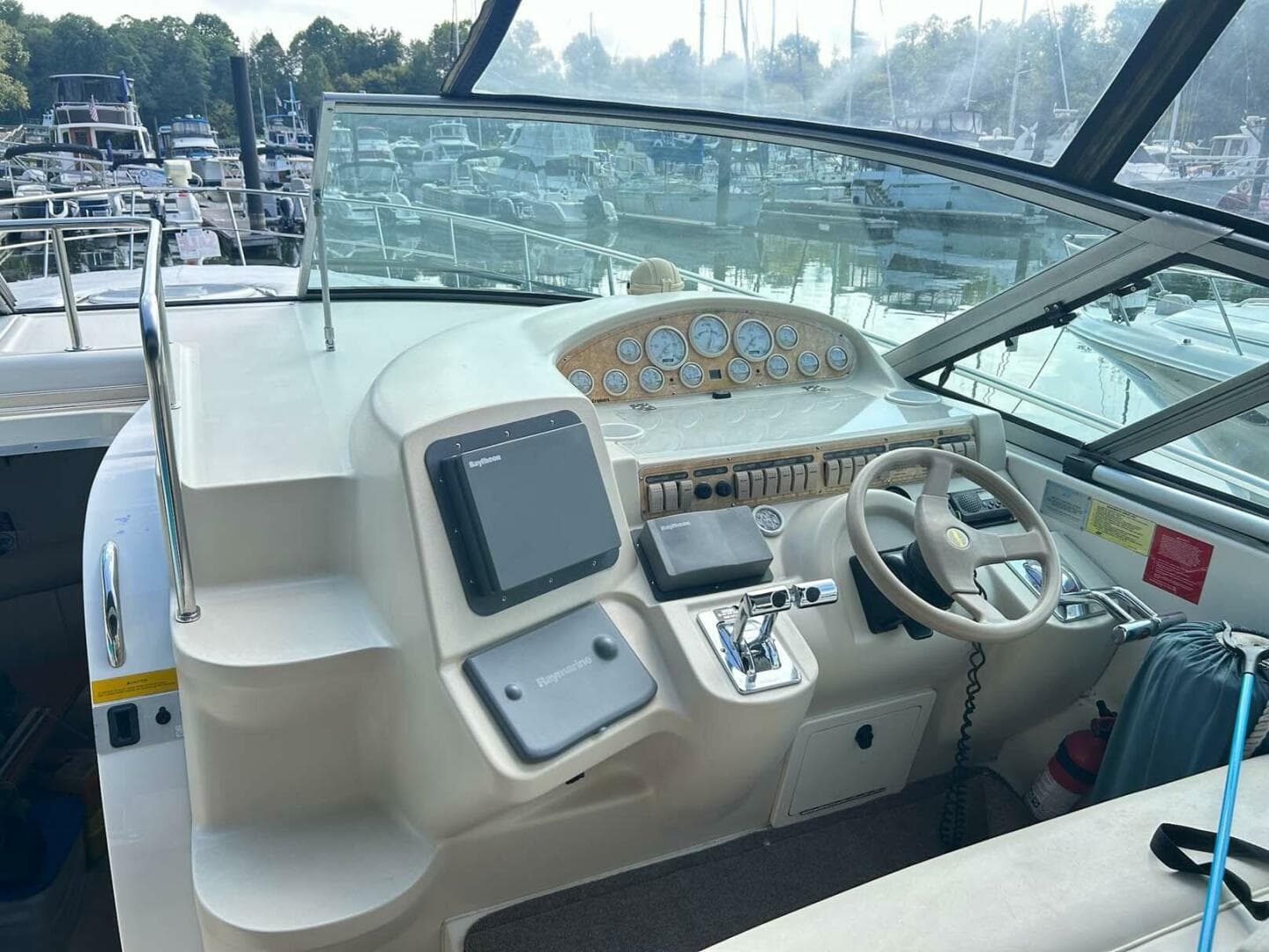 1997 Cruisers Yachts 4270 Esprit