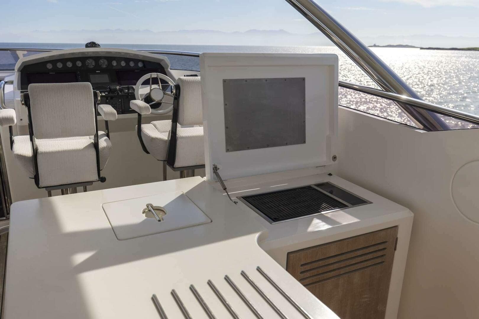 2017 Sunseeker 95 Yacht