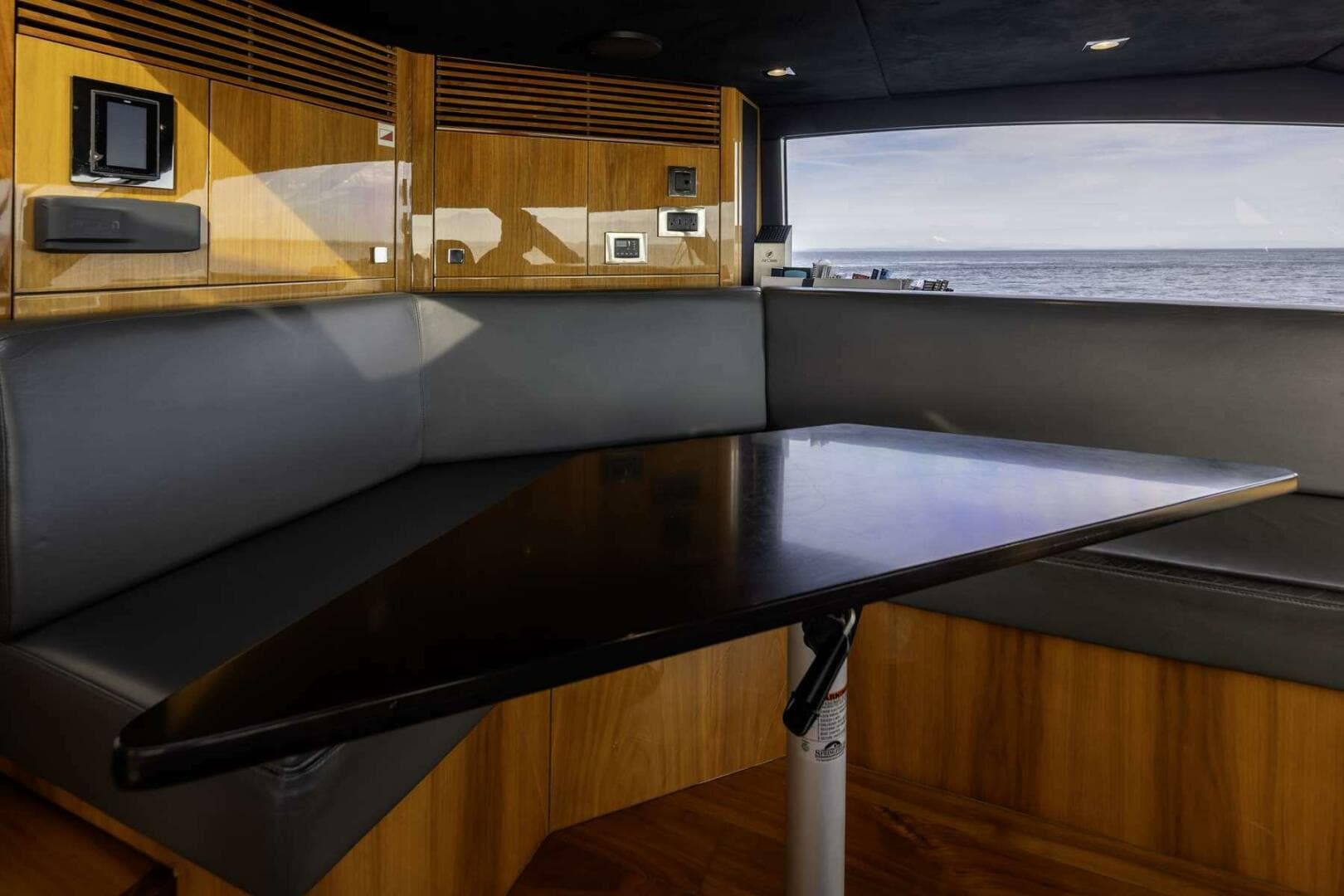 2017 Sunseeker 95 Yacht