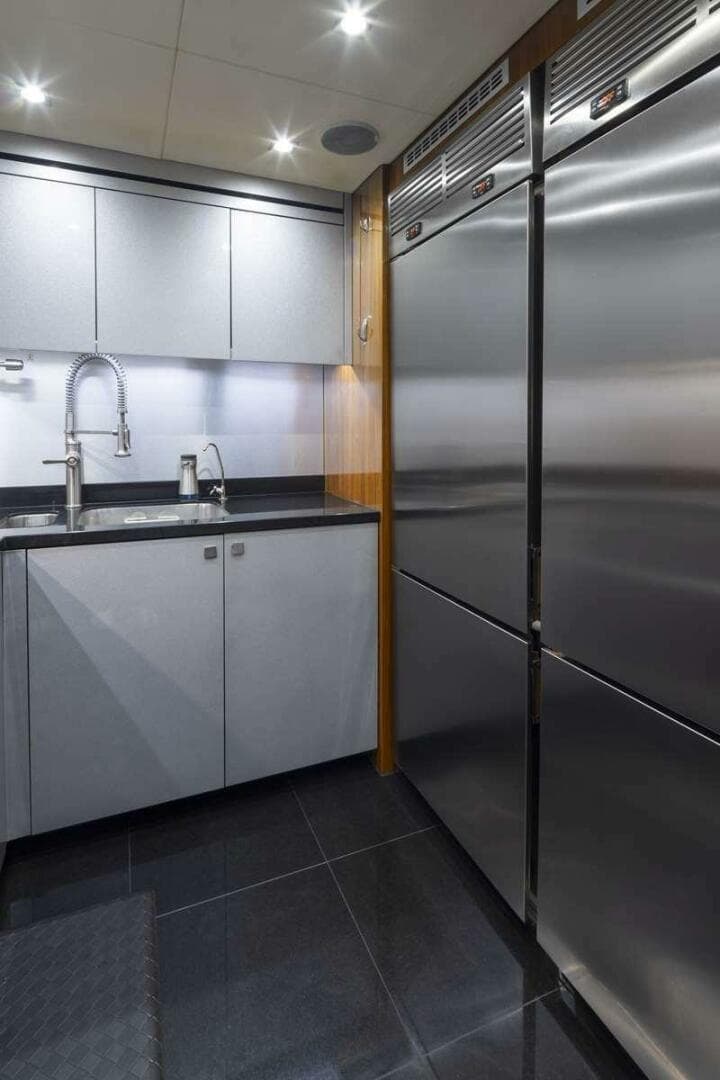 2017 Sunseeker 95 Yacht