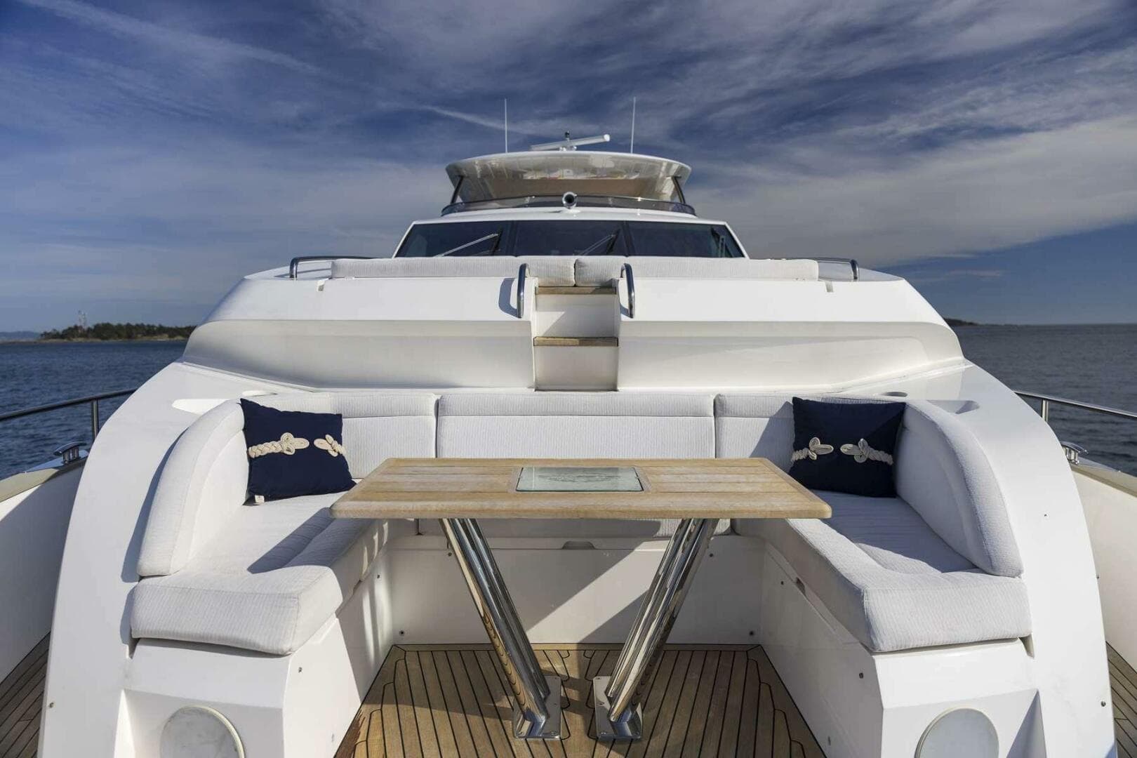2017 Sunseeker 95 Yacht
