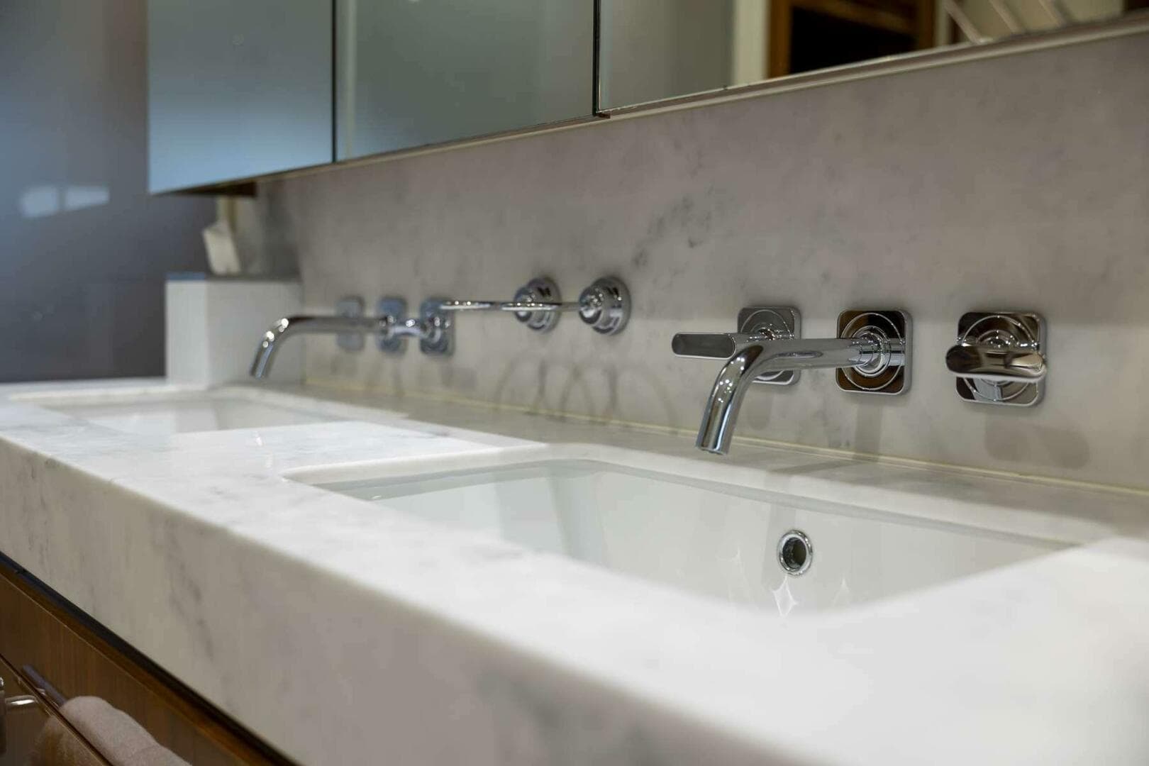 2017 Sunseeker 95 Yacht