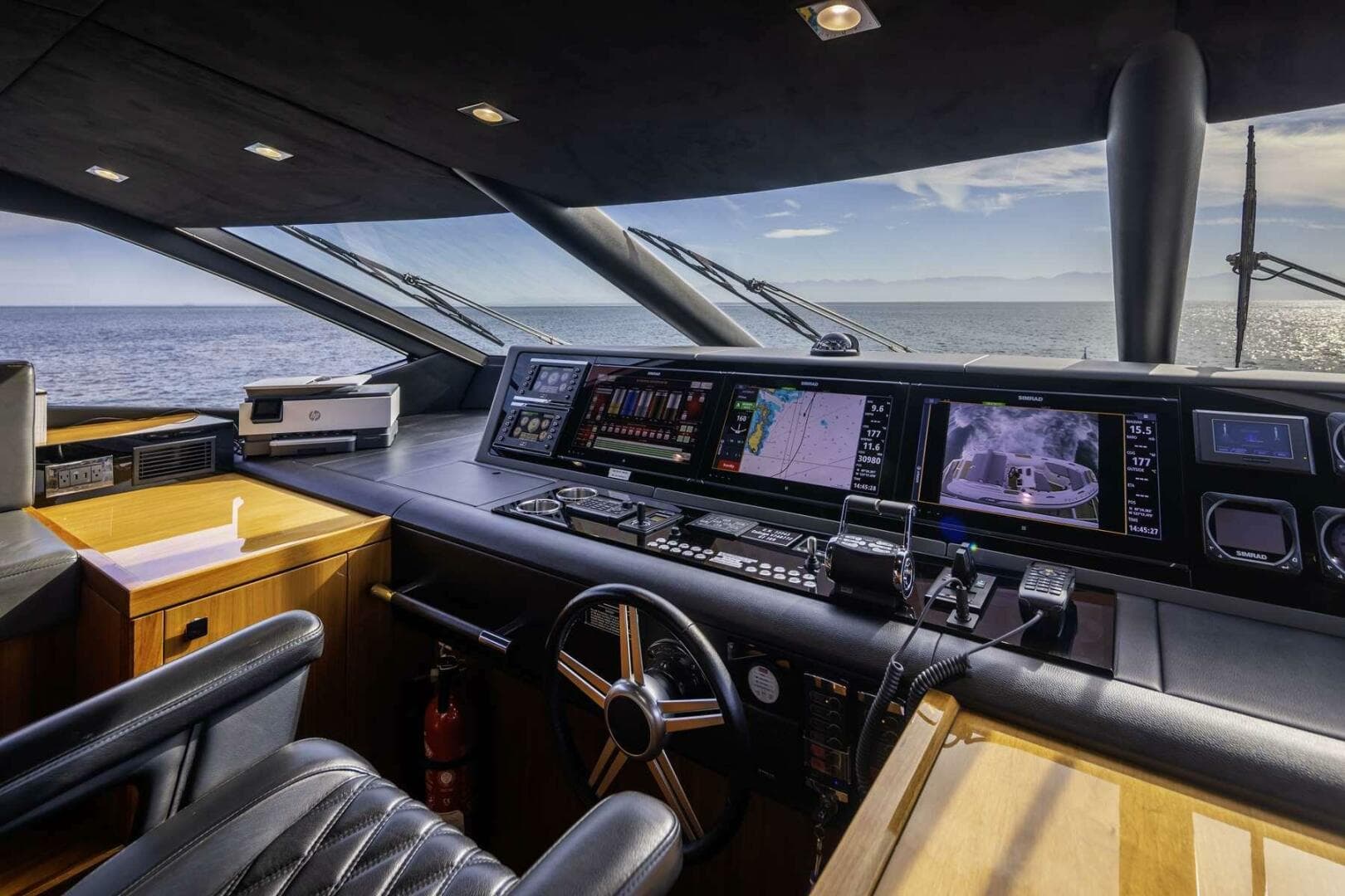 2017 Sunseeker 95 Yacht