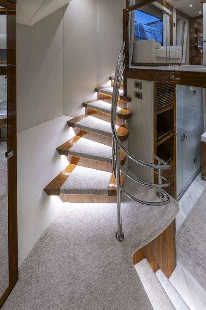 2017 Sunseeker 95 Yacht