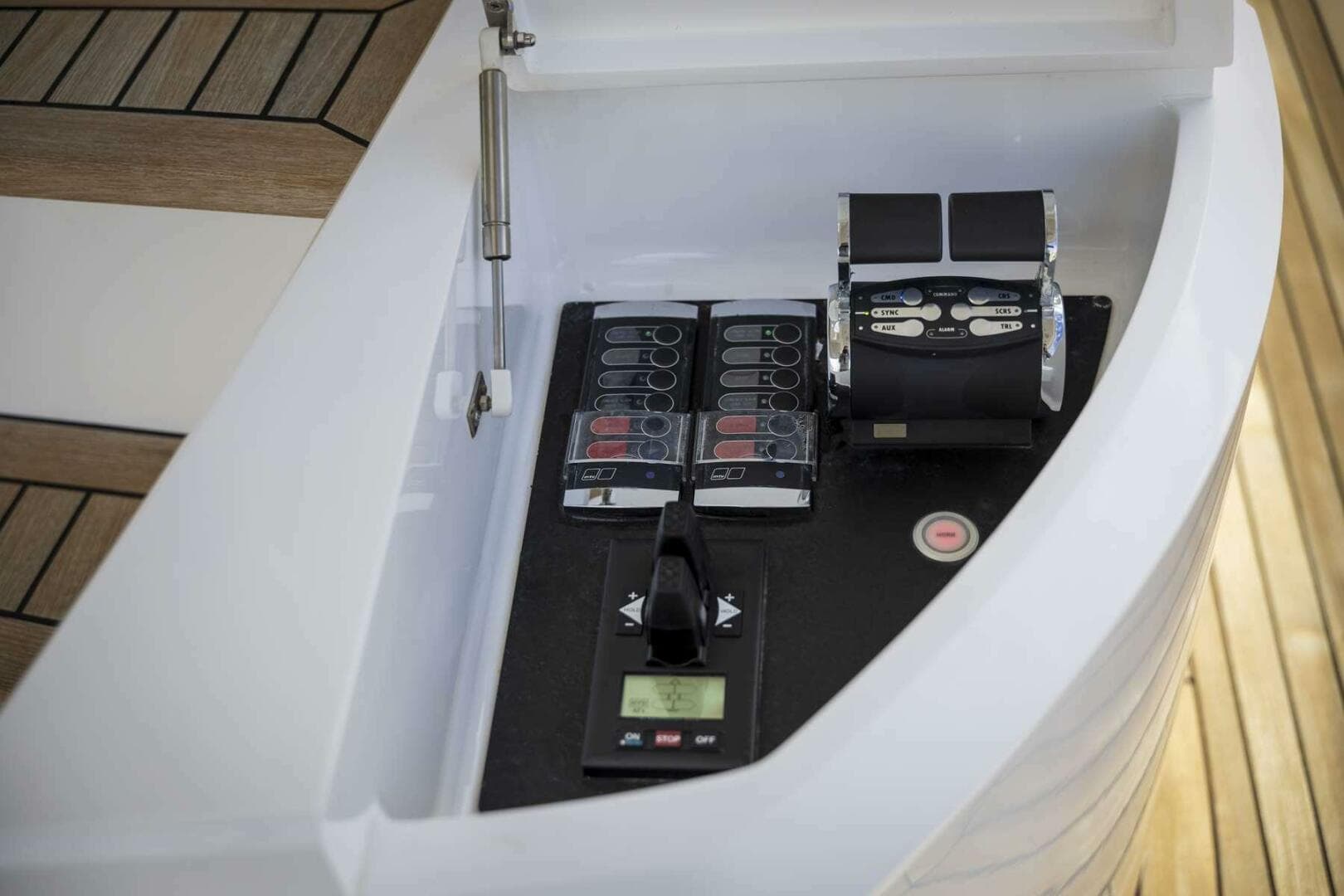 2017 Sunseeker 95 Yacht