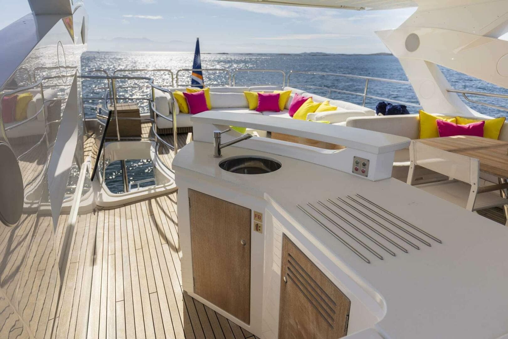 2017 Sunseeker 95 Yacht