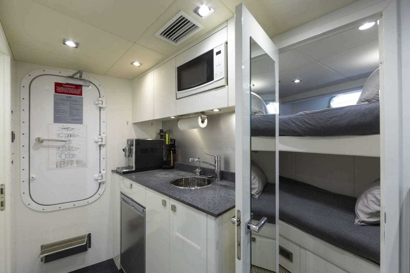 2017 Sunseeker 95 Yacht