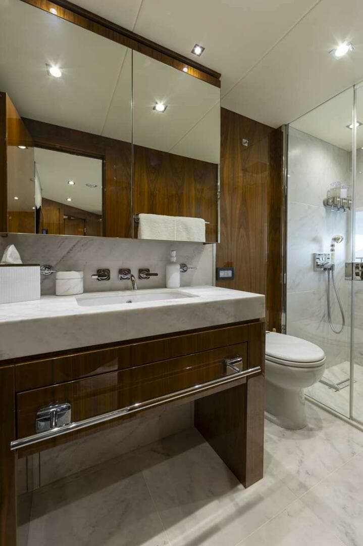 2017 Sunseeker 95 Yacht