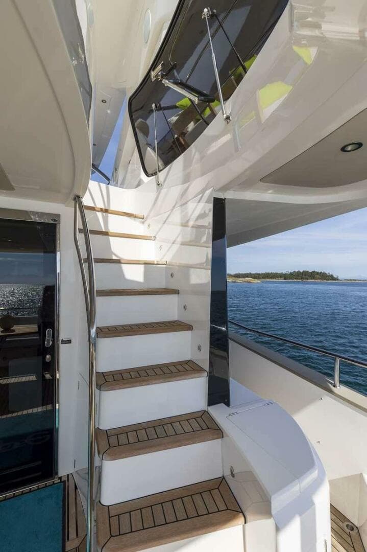 2017 Sunseeker 95 Yacht