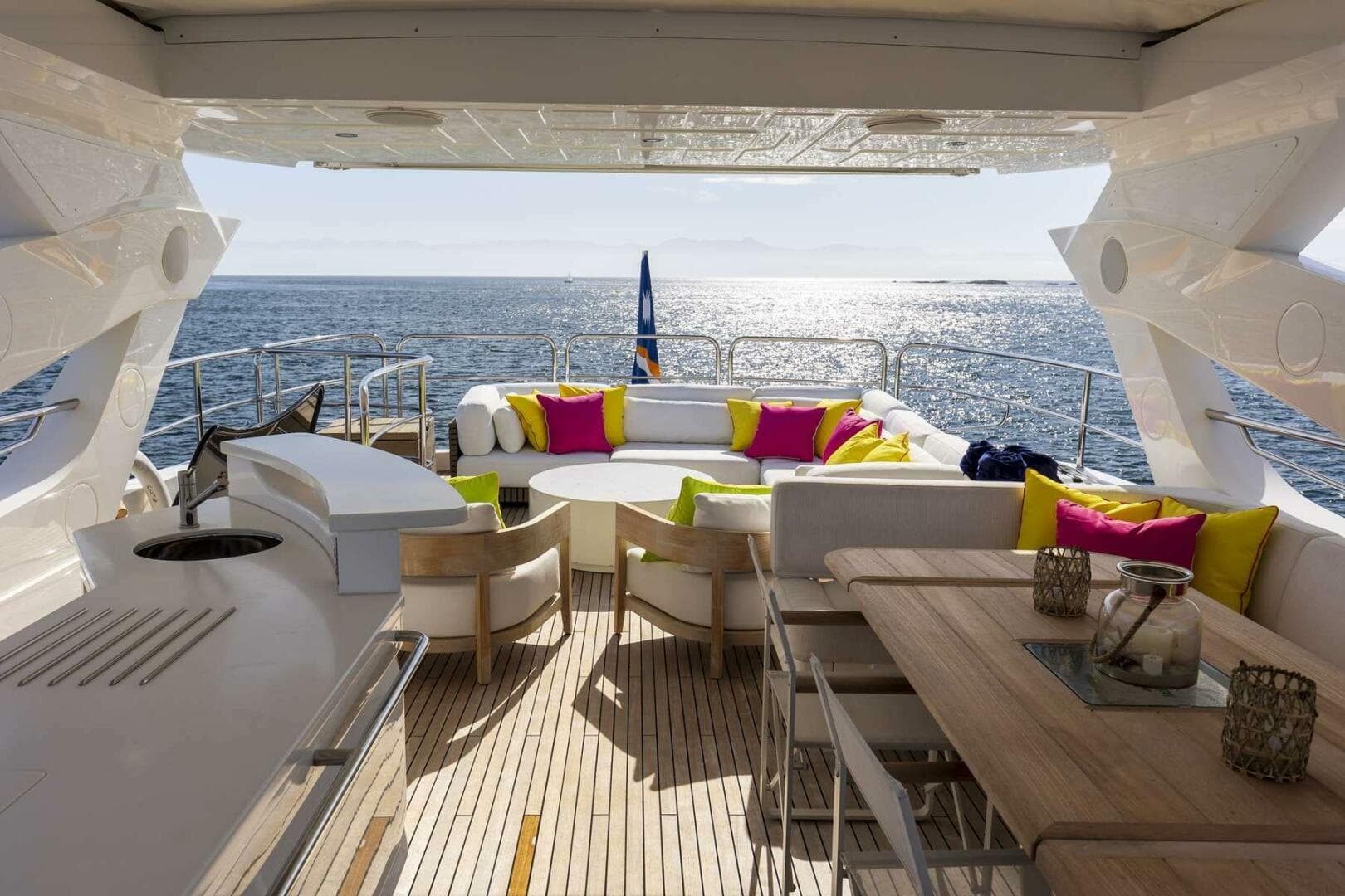 2017 Sunseeker 95 Yacht