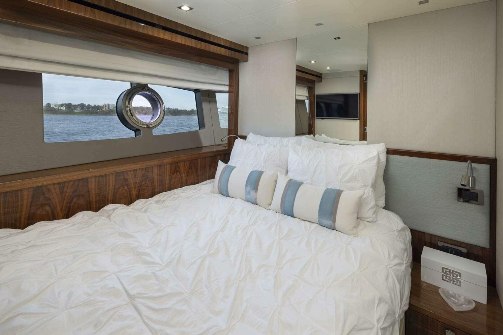 2017 Sunseeker 95 Yacht