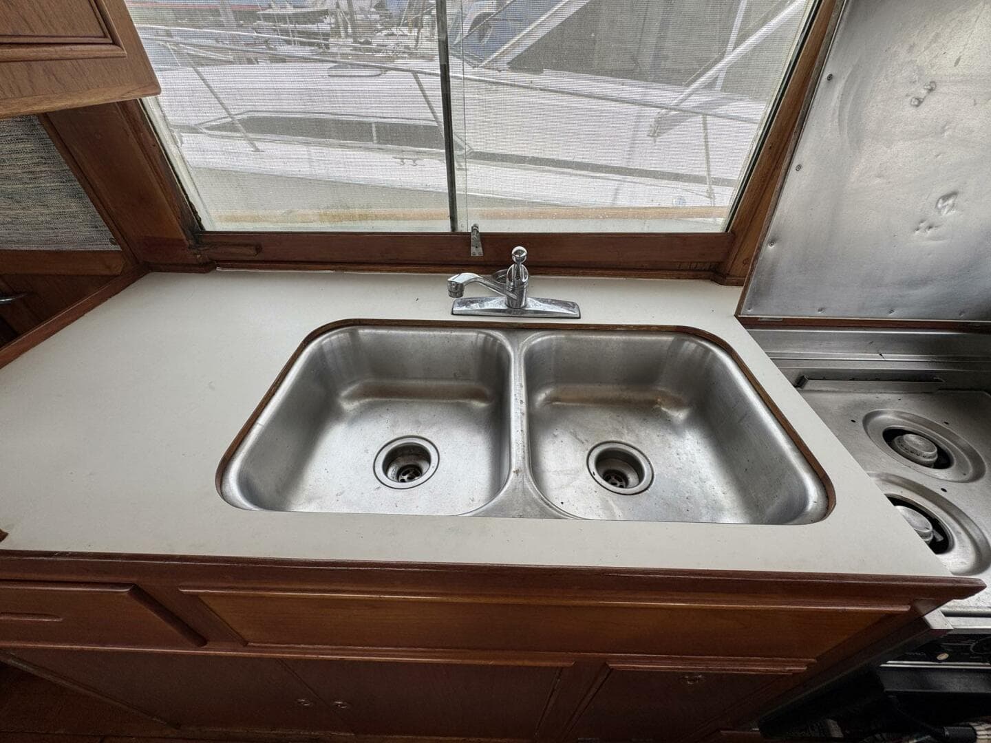 1989 Grand Banks 42 Motor Yacht