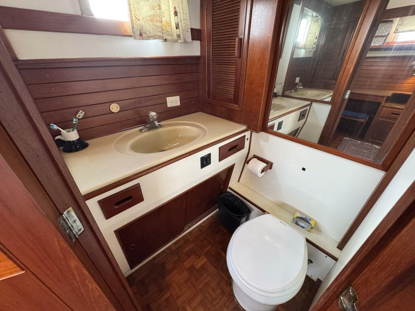 1989 Grand Banks 42 Motor Yacht