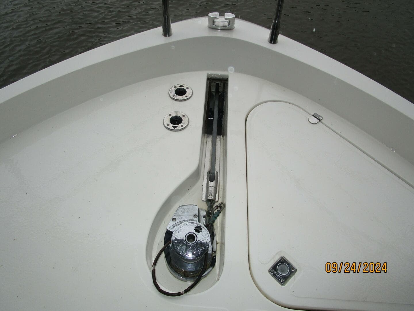 47' Sealine anchor windlass