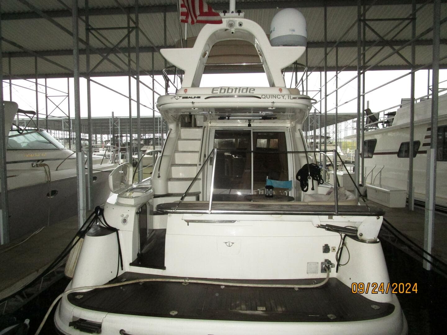 47' Sealine aft profile