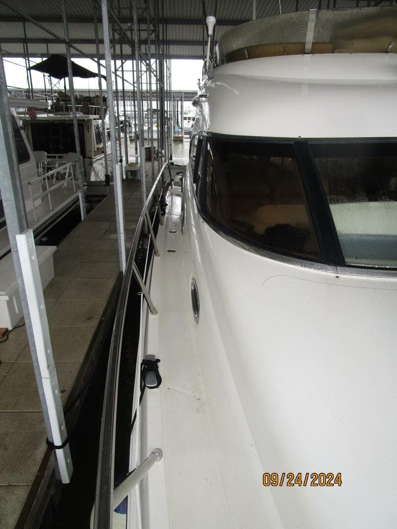 47' Sealine starboard side deck1