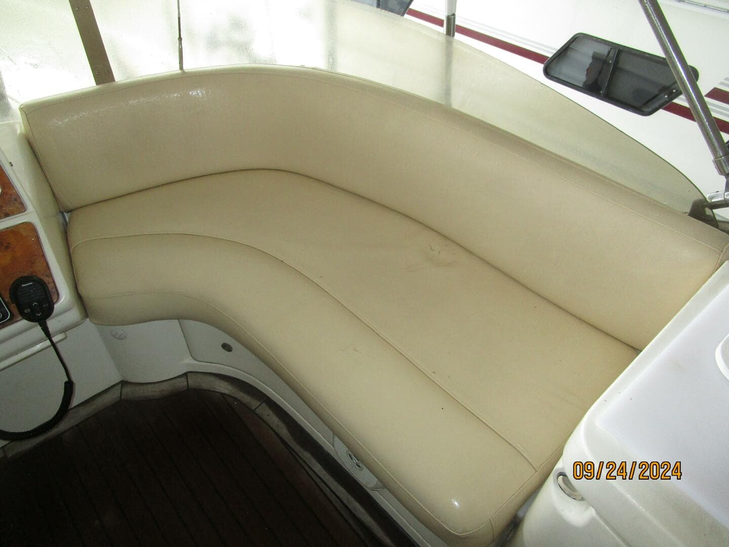 47' Sealine flybridge starboard seating