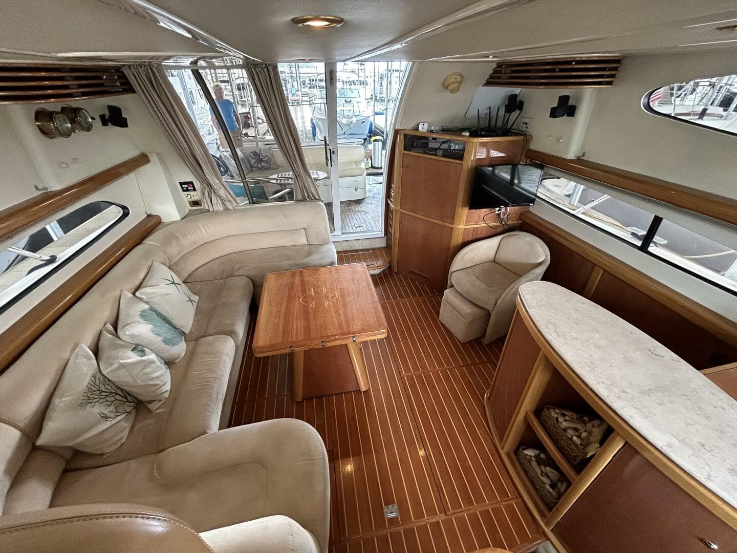47' Sealine salon aft