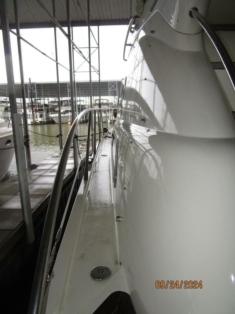 47' Sealine port side deck2