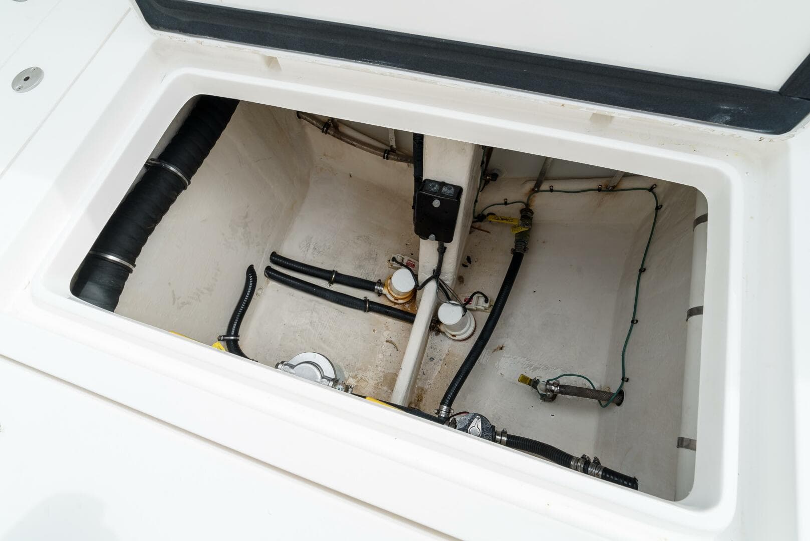 2010 Intrepid 370 Cuddy