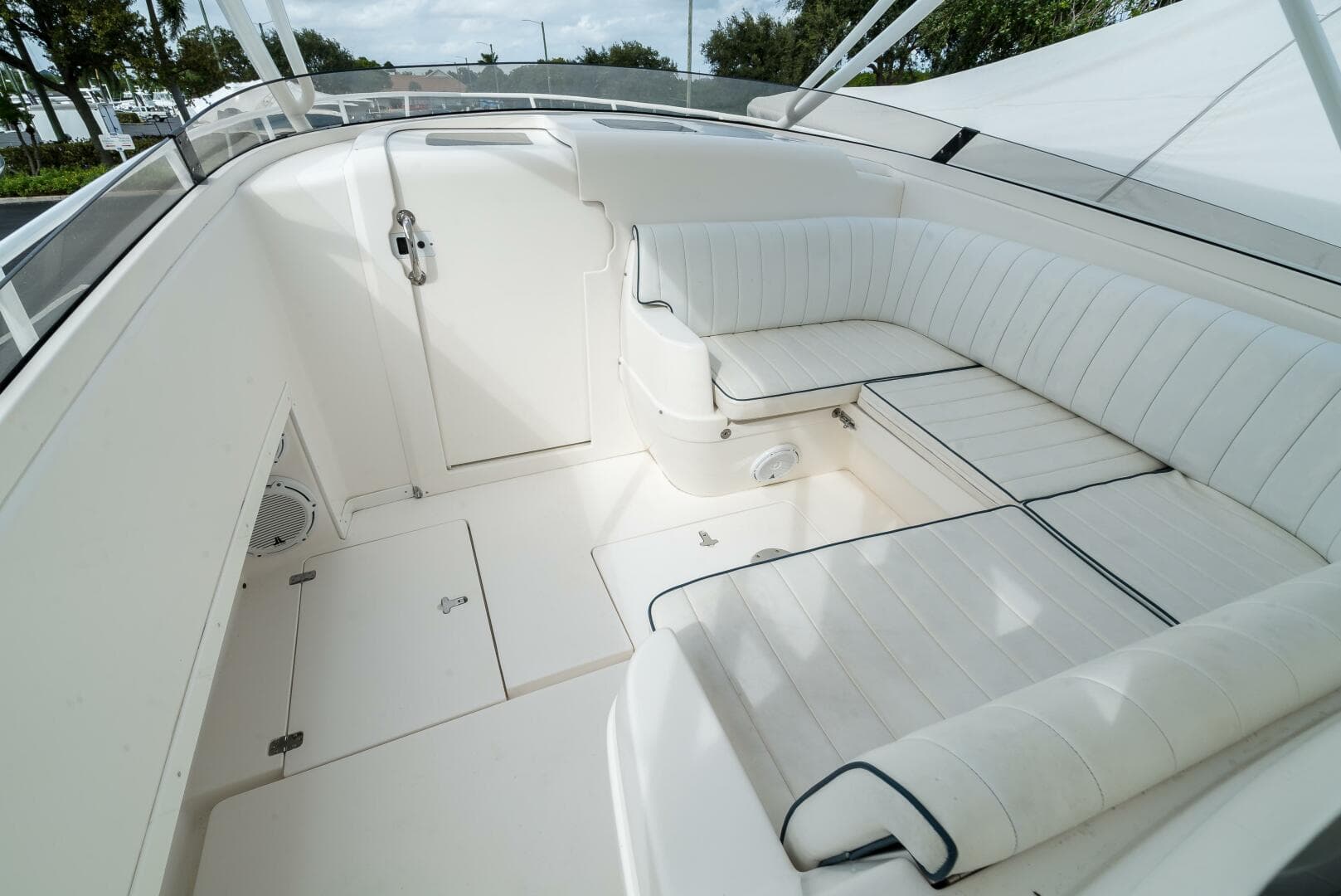 2010 Intrepid 370 Cuddy