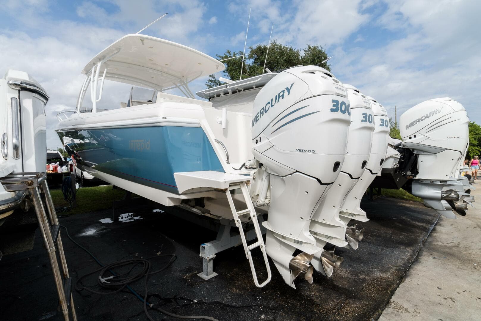 2010 Intrepid 370 Cuddy