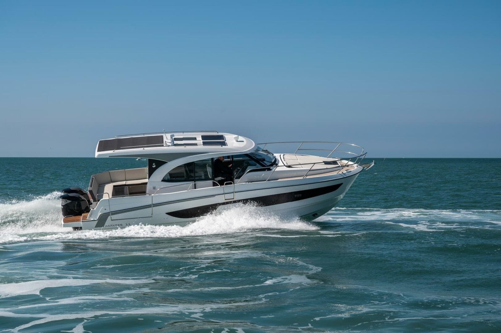 2026 Beneteau Antares 11