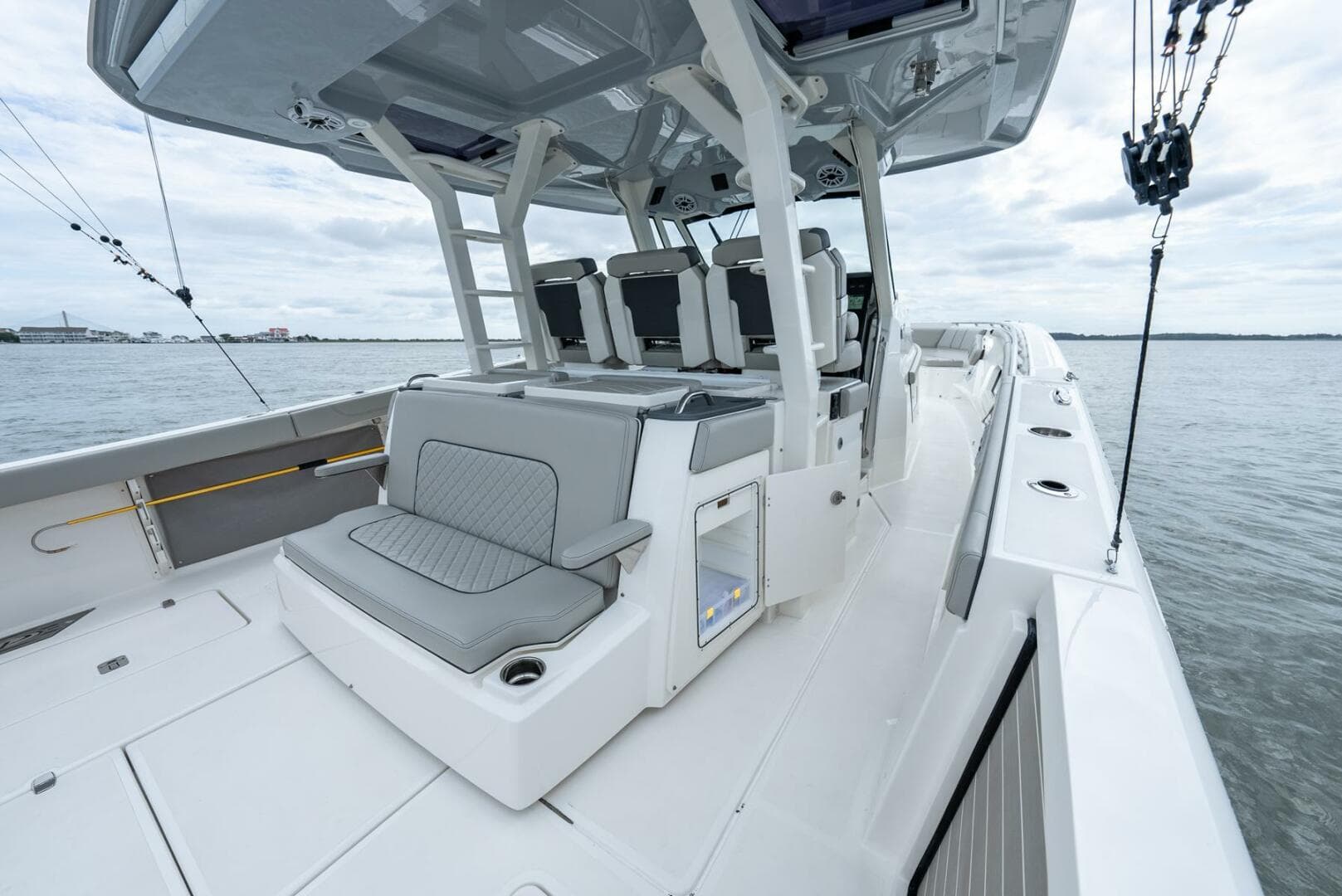 2023 Pursuit S 428 Sport