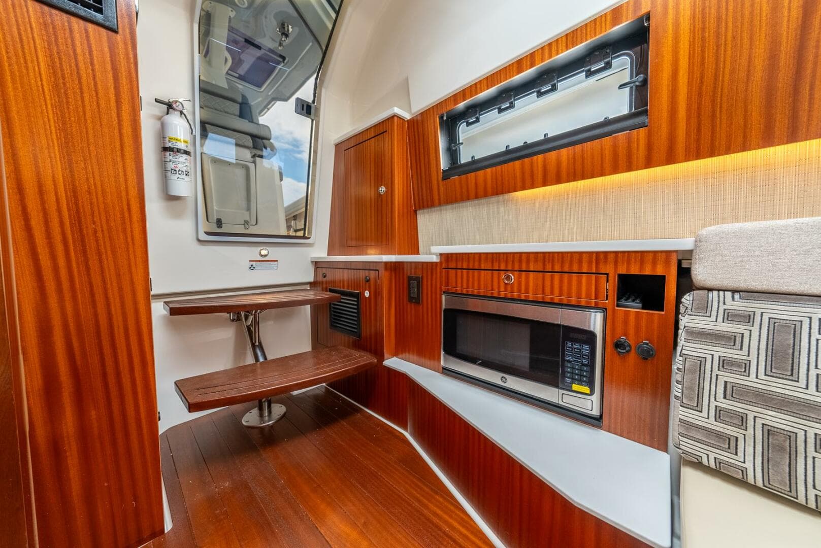 2023 Pursuit S 428 Sport