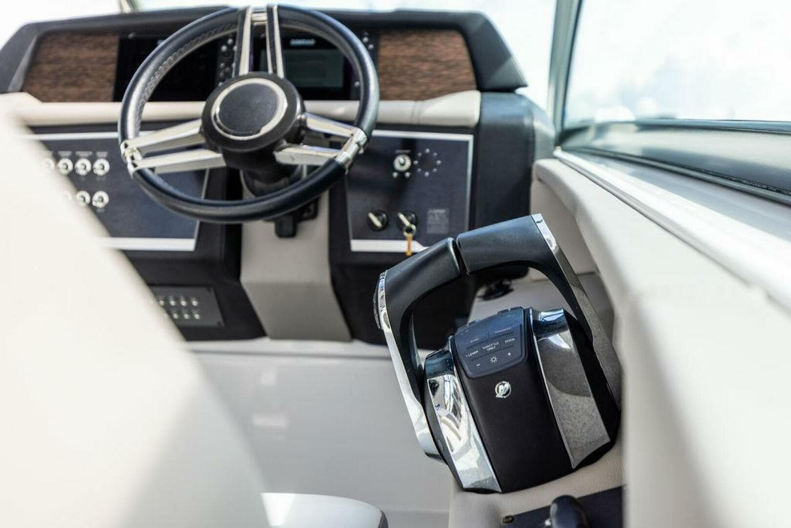 Four Winns 35 - Helm