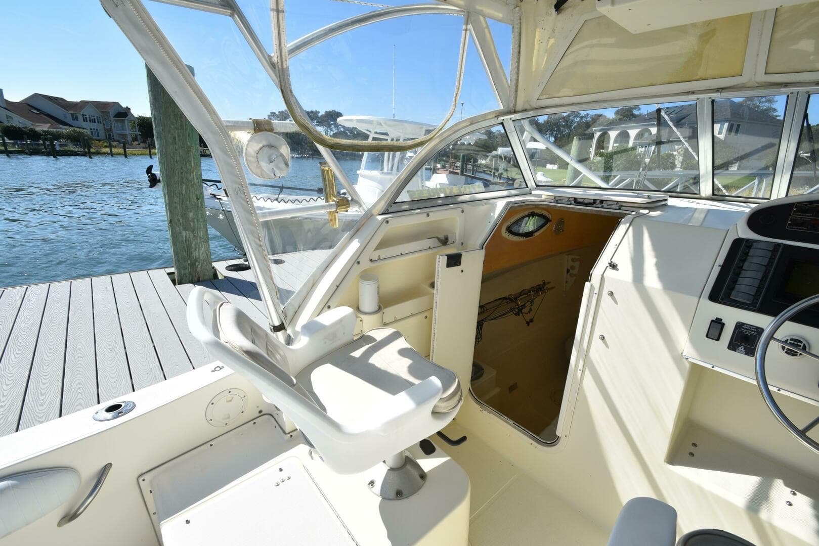 2003 World Cat 270 EC