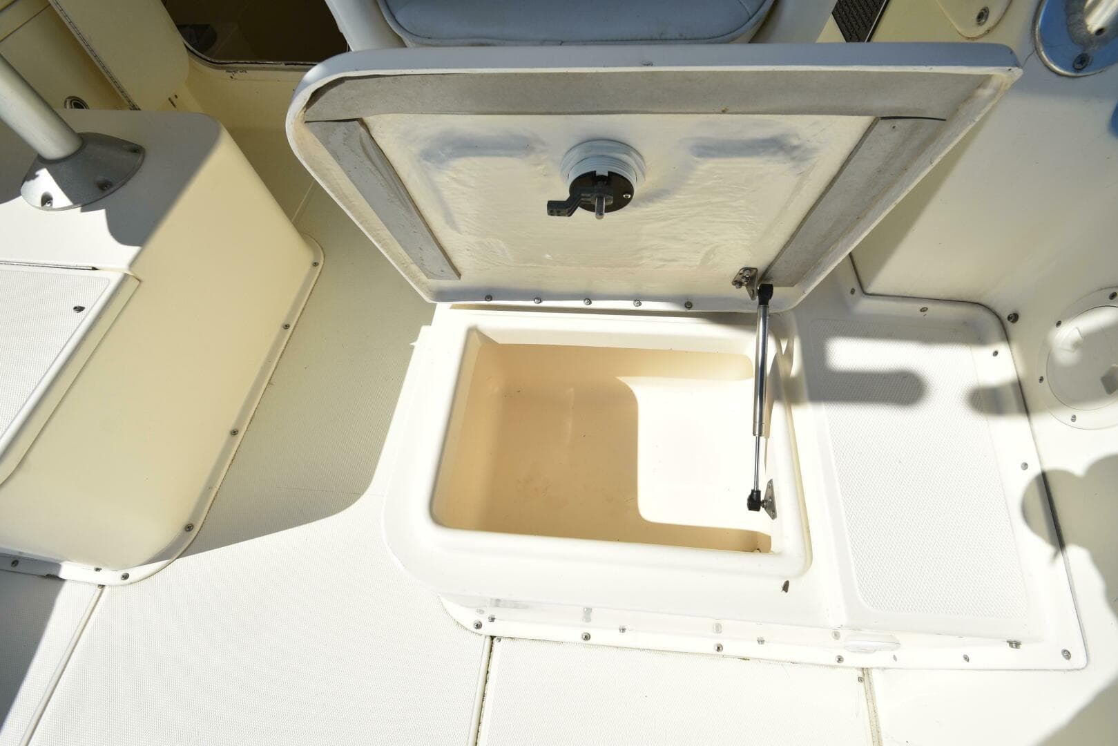 2003 World Cat 270 EC