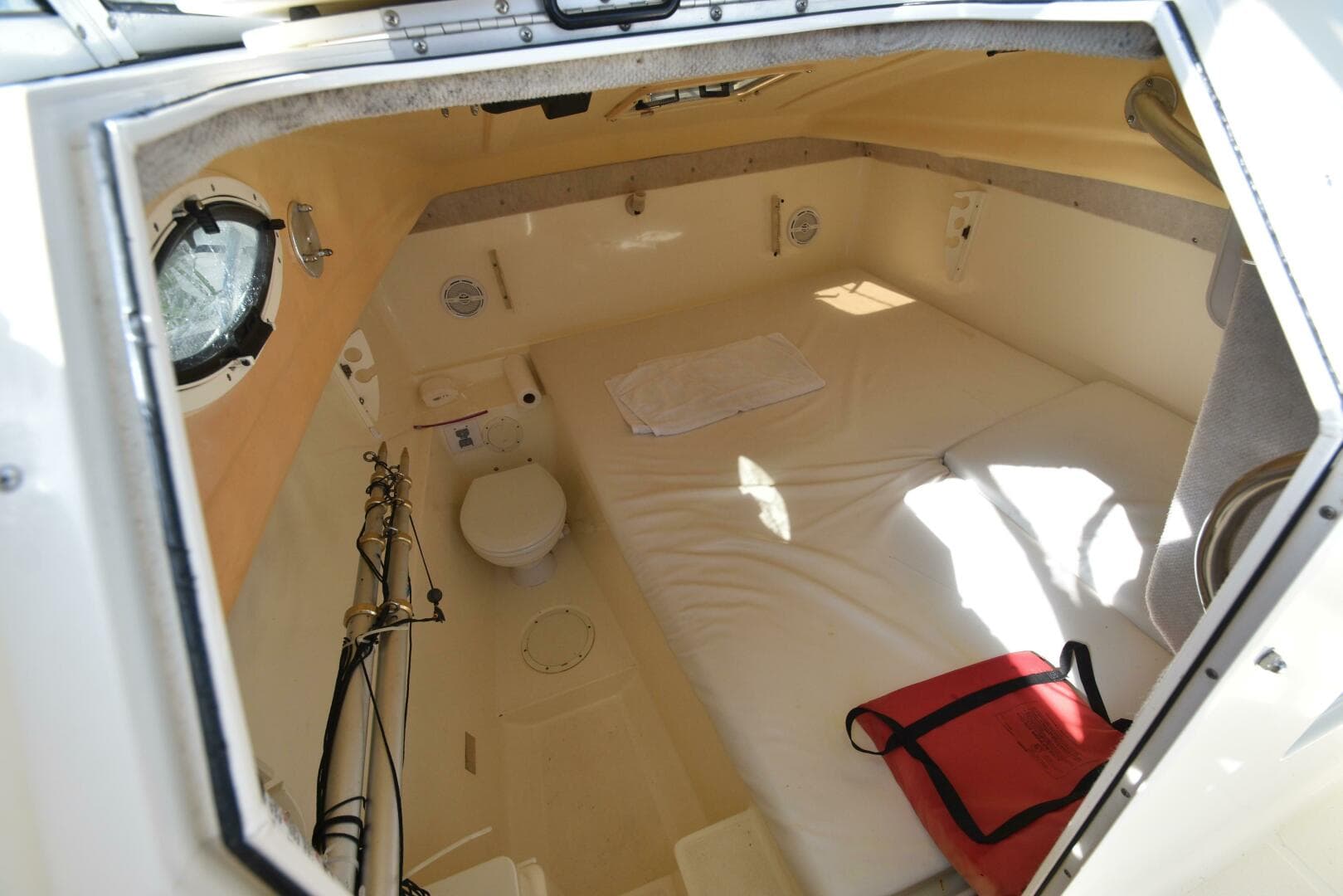 2003 World Cat 270 EC