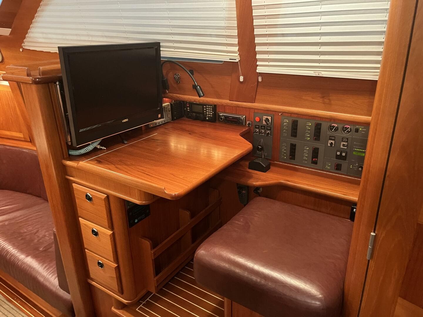 2003 Fantasi 44 Pilot House