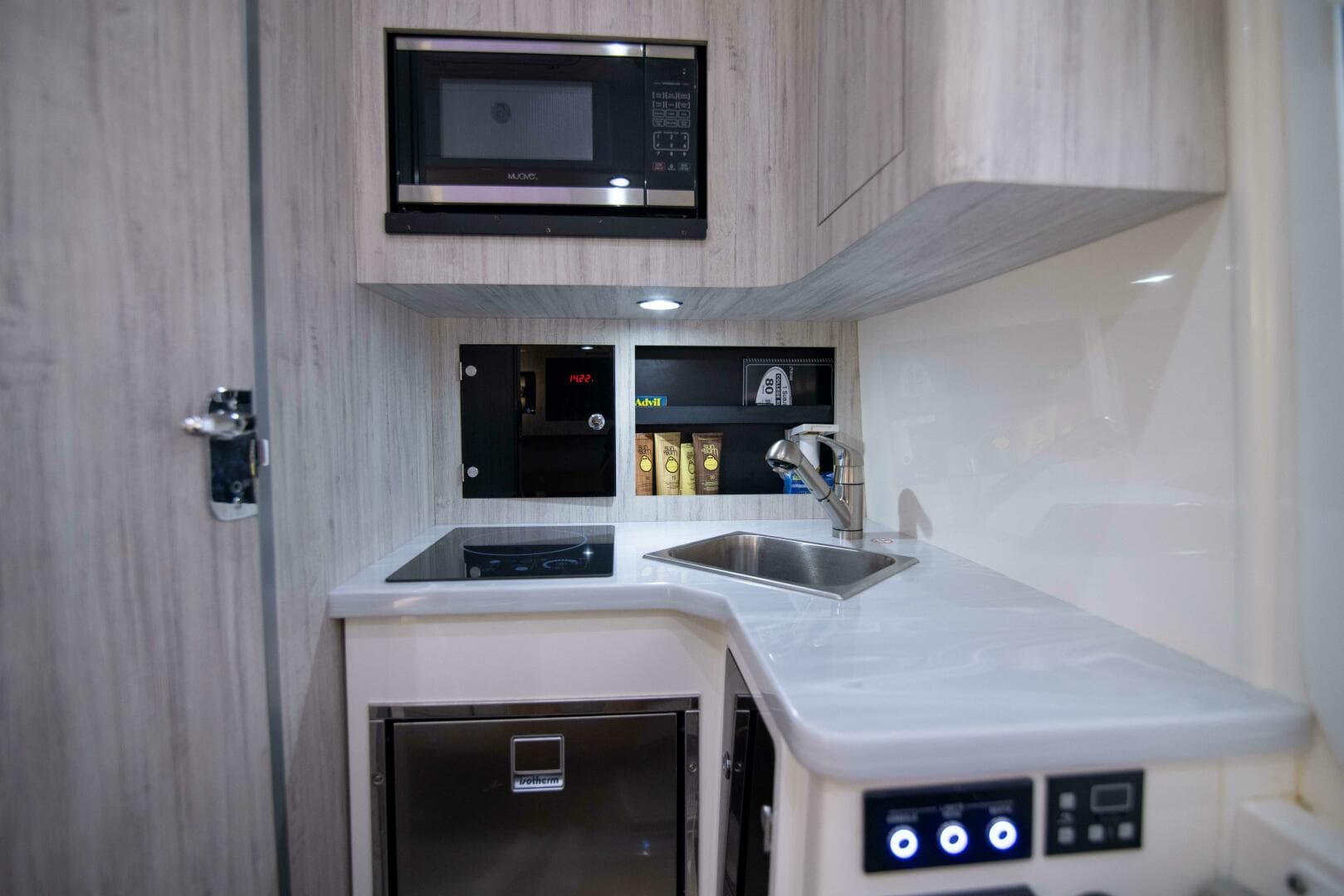 Regulator 41 2021 - Interior Cabin