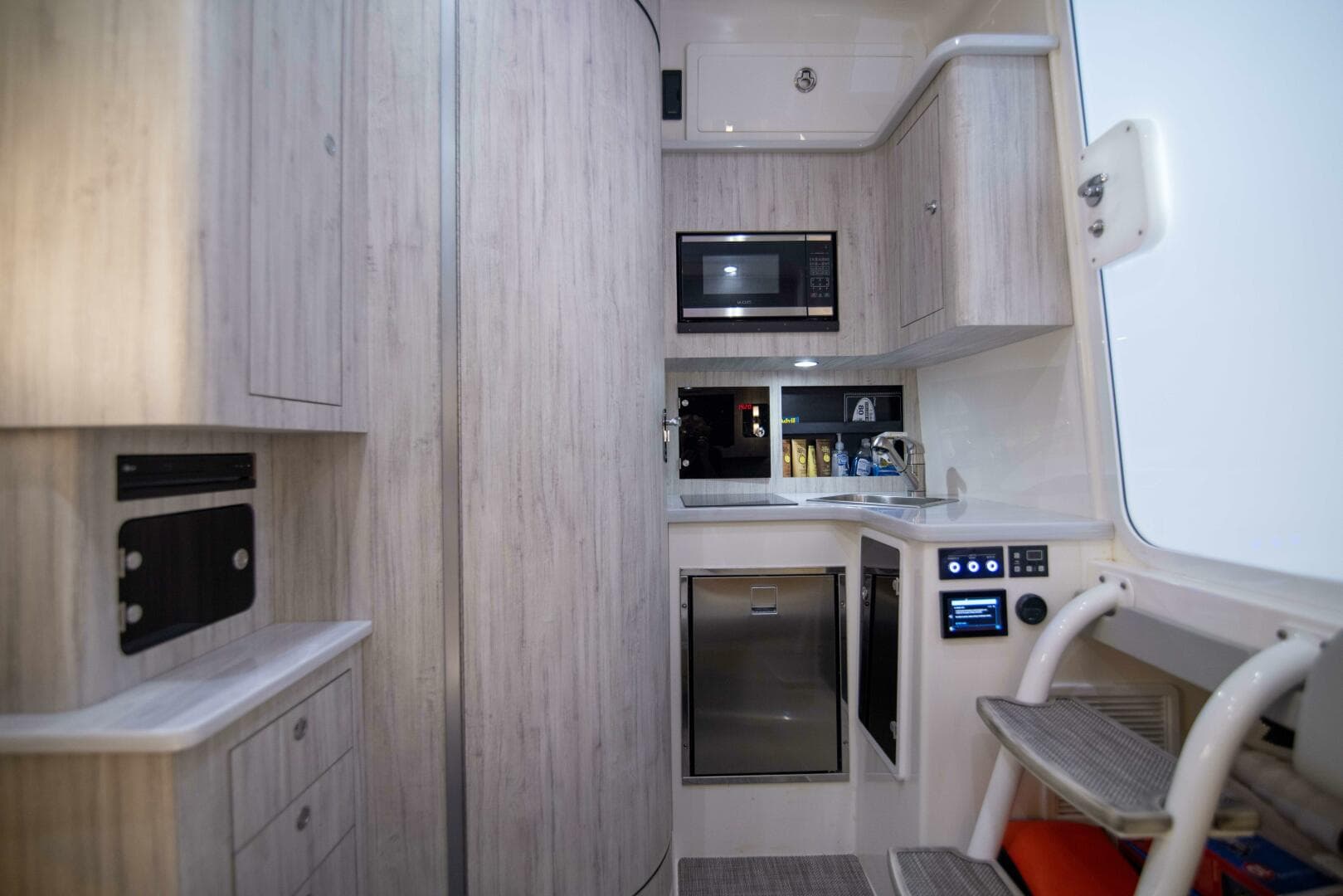 Regulator 41 2021 - Interior Cabin