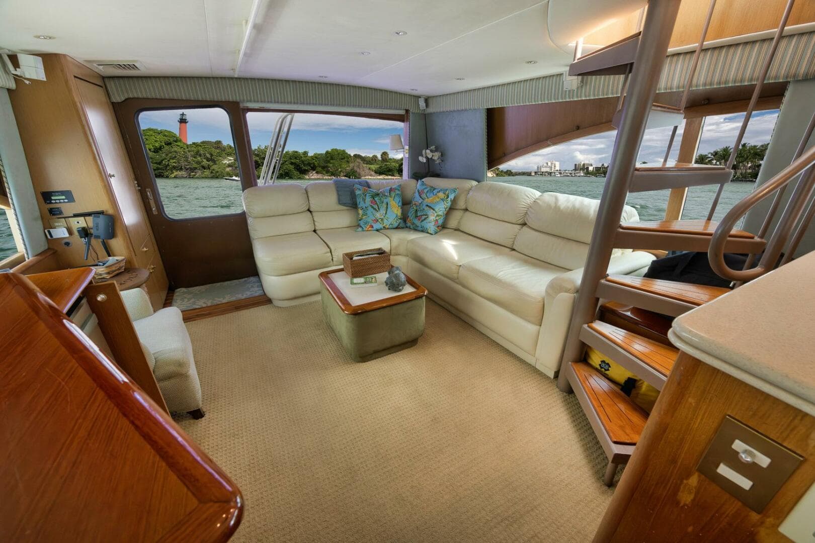 Ocean 57 Positive Attitude - Interior Salon