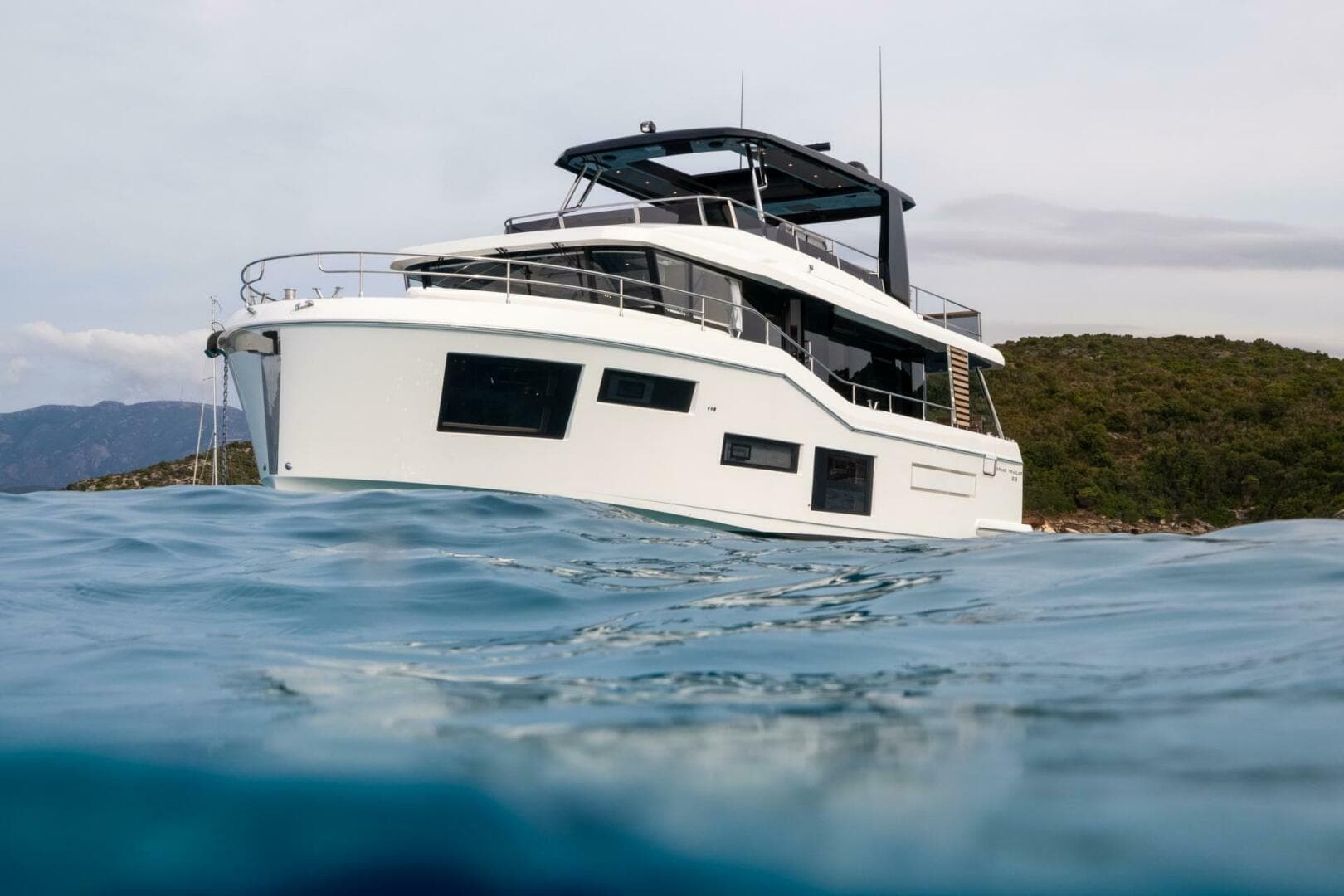 2026 Beneteau Grand Trawler 63
