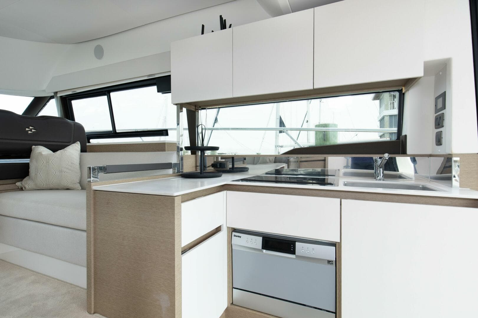 2023 Prestige 460 Flybridge "Pass-N-Bye"