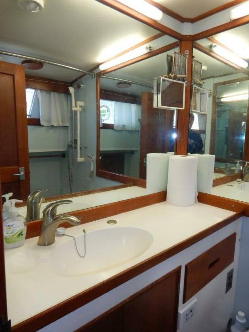 1976 Grand Banks 42 Classic