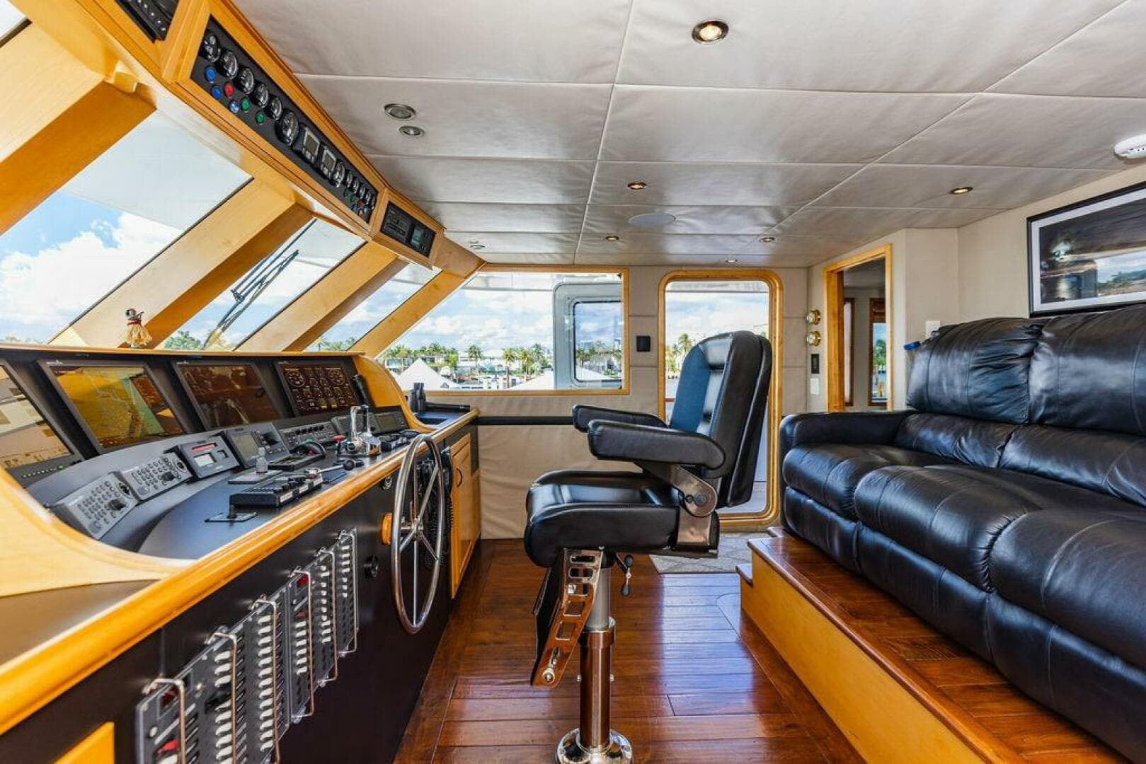2009 Crystal Yachts Enclosed Pilothouse