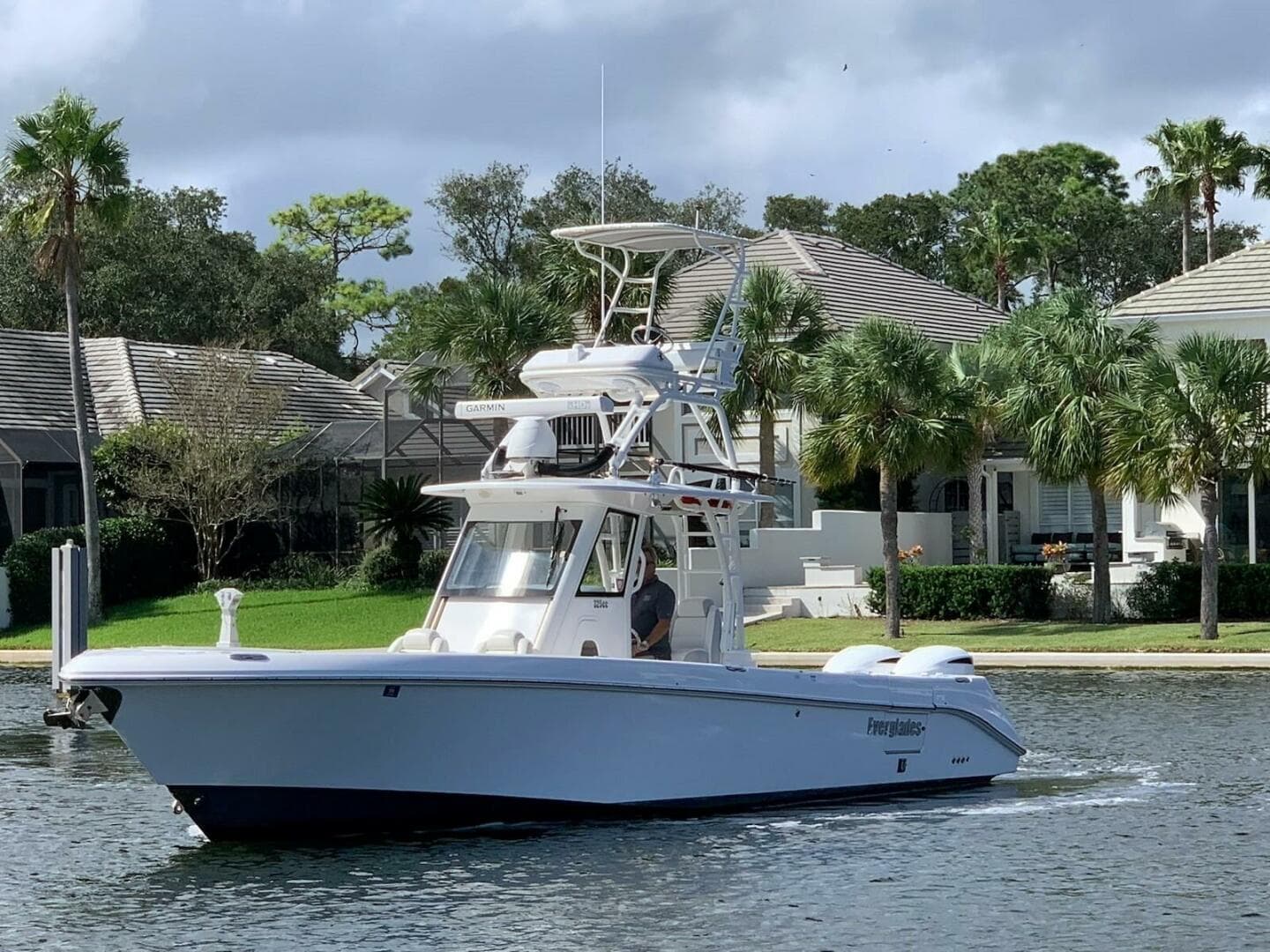 Everglades 32 Dauntless 325CC- Profile