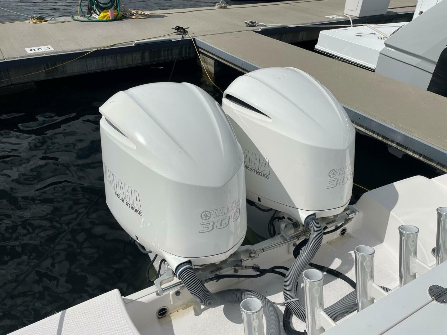 Everglades 32 Dauntless 325CC- Engines