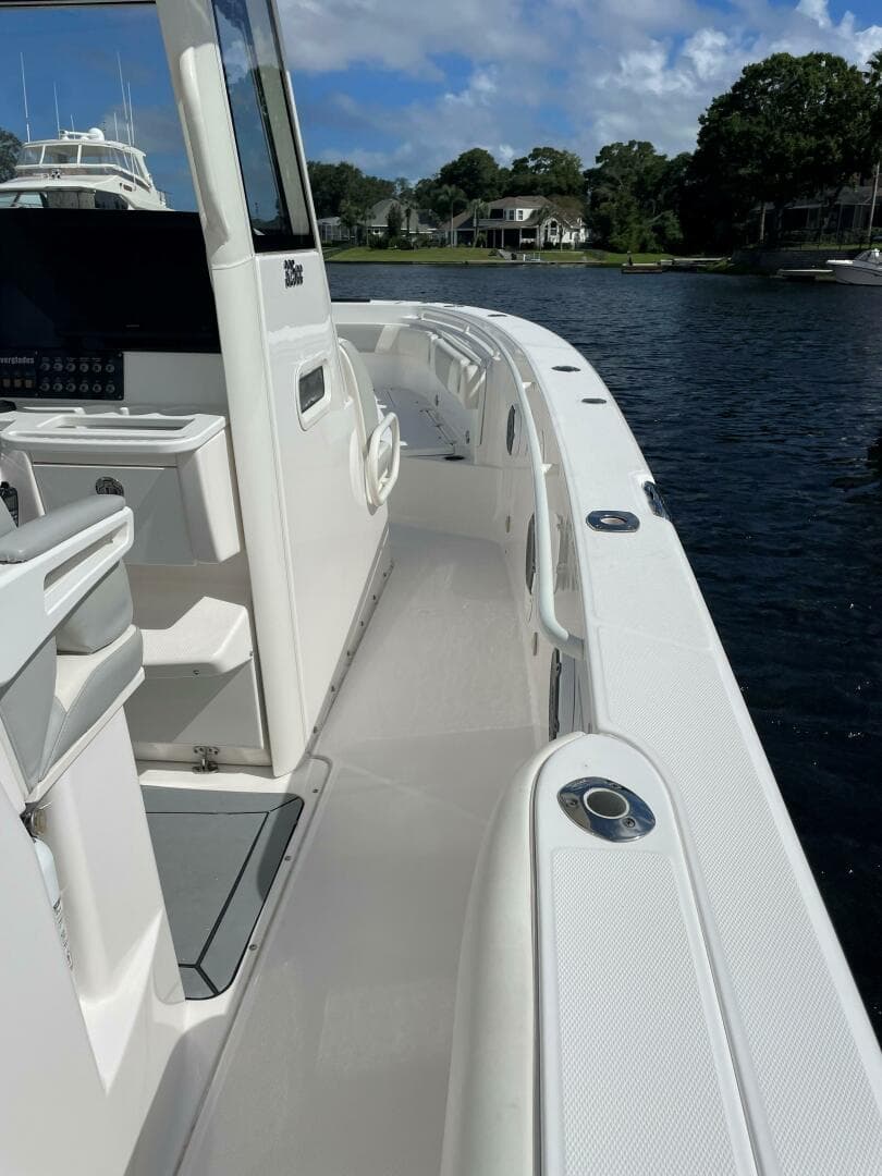Everglades 32 Dauntless 325CC- Port