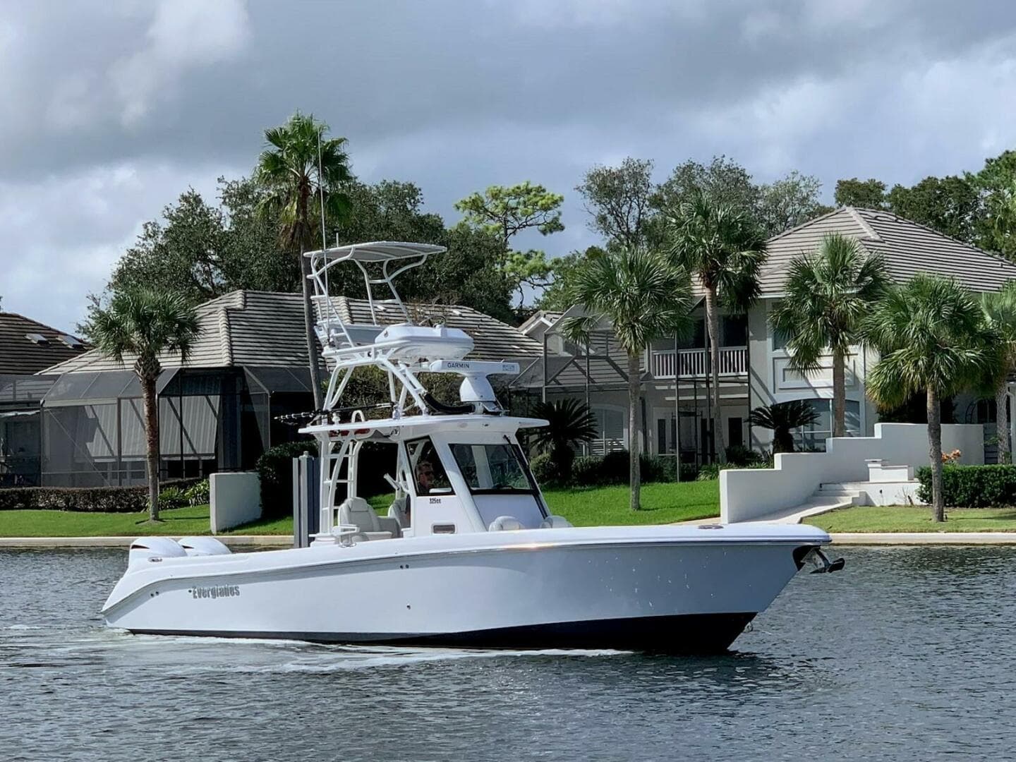 Everglades 32 Dauntless 325CC- Profile