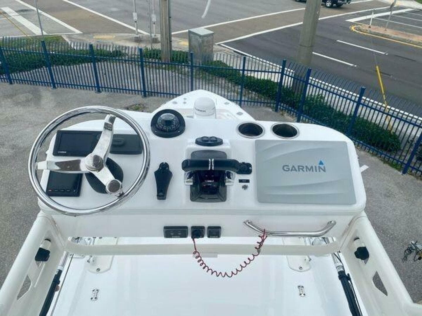 Everglades 32 Dauntless 325CC- Tower Helm