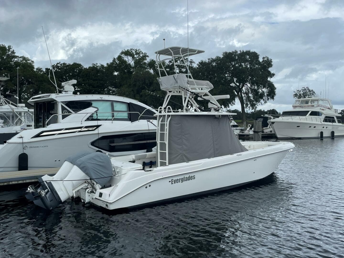 Everglades 32 Dauntless 325CC- Profile